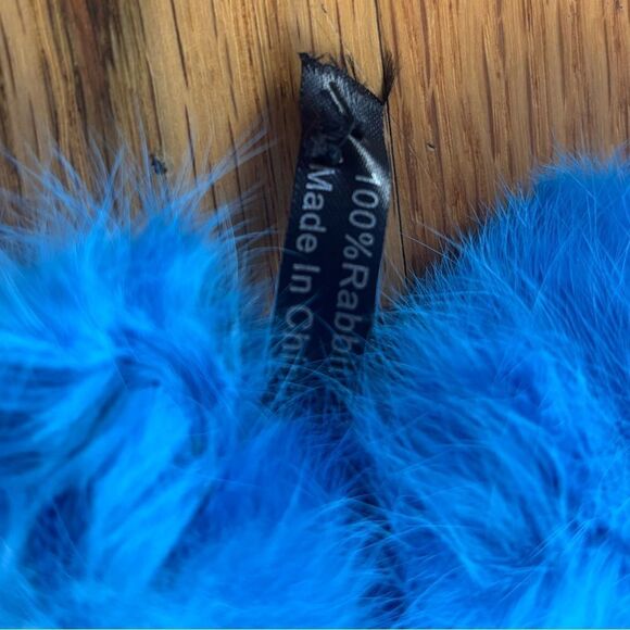Blue Luxury 2000’s Rabbit Scarf - Picture 5 of 5